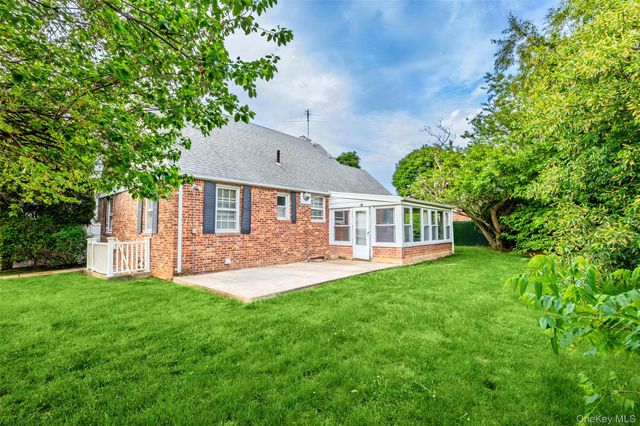 674 Henry Street, Uniondale, NY 11553