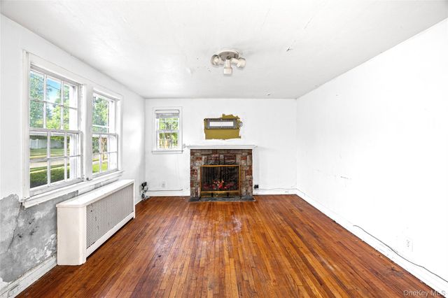 674 Henry Street, Uniondale, NY 11553