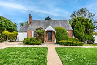 674 Henry Street, Uniondale, NY 11553