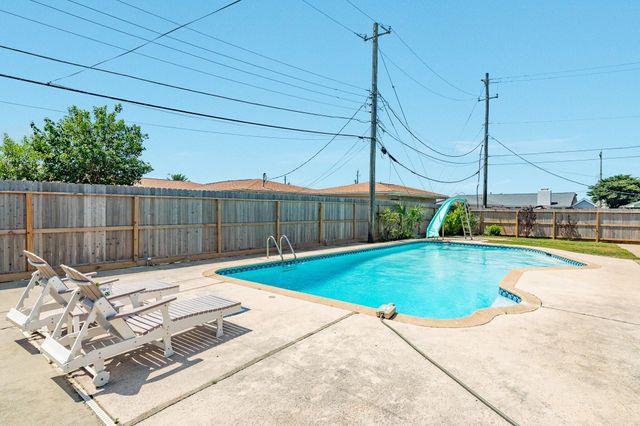 5525 Ibis Drive, Galveston, TX 77551