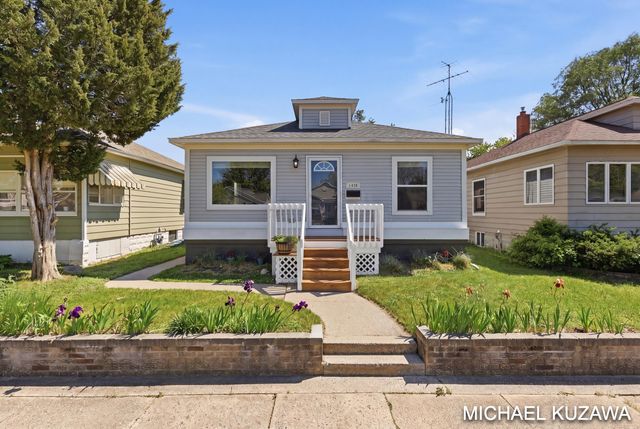 1438 Pennoyer Avenue, Grand Haven, MI 49417