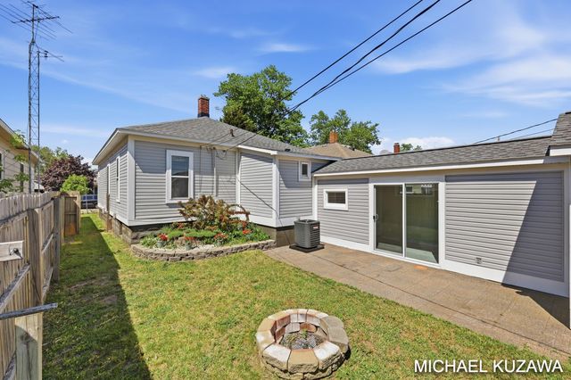 1438 Pennoyer Avenue, Grand Haven, MI 49417