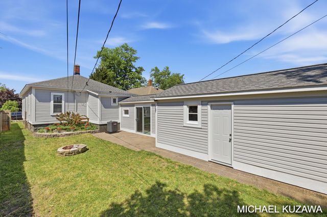 1438 Pennoyer Avenue, Grand Haven, MI 49417