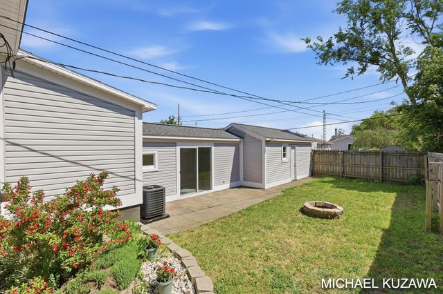 1438 Pennoyer Avenue, Grand Haven, MI 49417