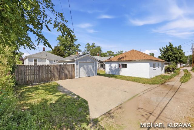 1438 Pennoyer Avenue, Grand Haven, MI 49417