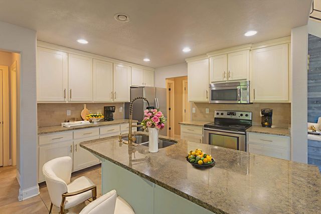 245 CHEROKEE CIR, Oakland, TN 38060