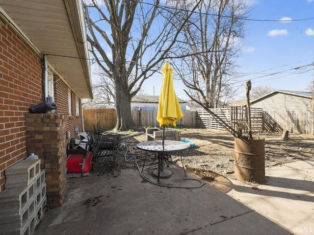 5012 Helmuth Avenue, Evansville, IN 47715