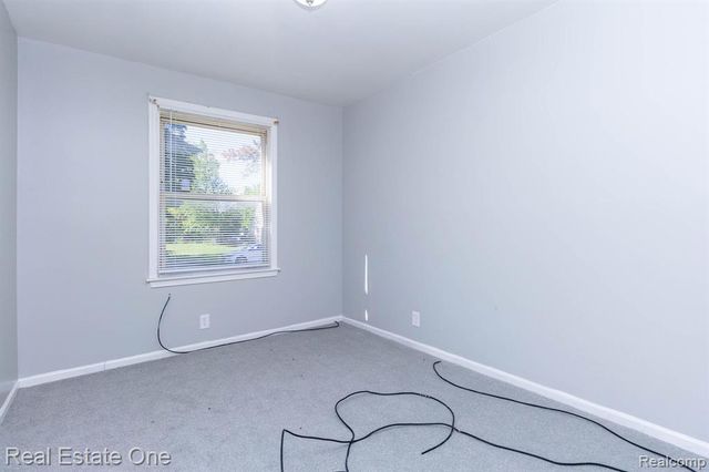 6390 Vaughan Street, Detroit, MI 48228