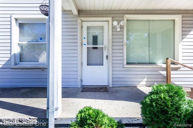 6390 Vaughan Street, Detroit, MI 48228