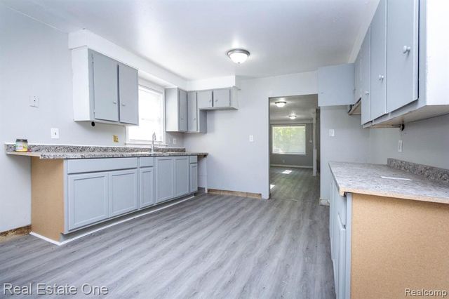 6390 Vaughan Street, Detroit, MI 48228