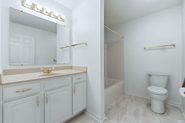 5194 Coventry Lane, Fort Wayne, IN 46804