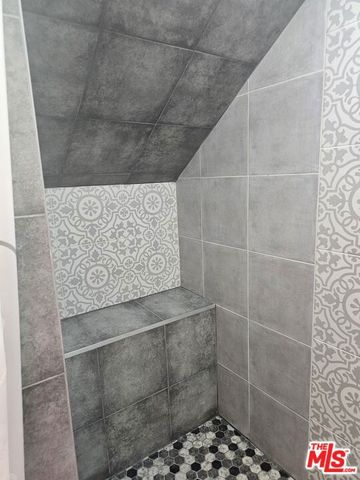 18326 Collins Street F, Tarzana (los Angeles), CA 91356