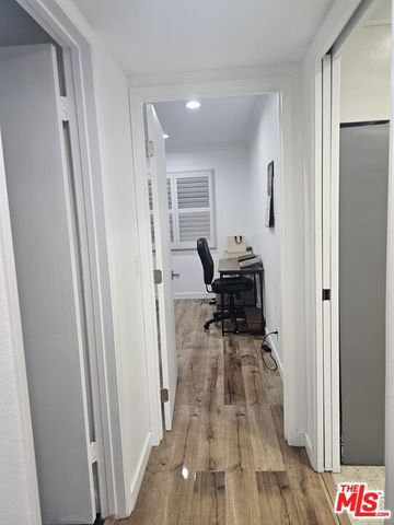 18326 Collins Street F, Tarzana (los Angeles), CA 91356