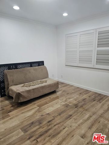 18326 Collins Street F, Tarzana (los Angeles), CA 91356