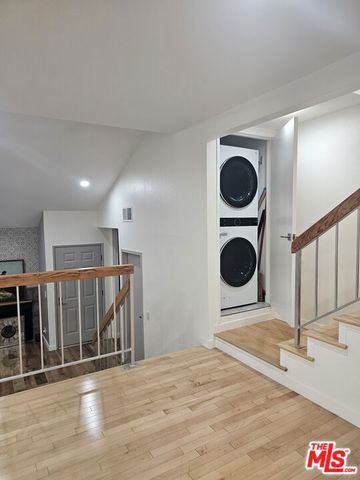 18326 Collins Street F, Tarzana (los Angeles), CA 91356