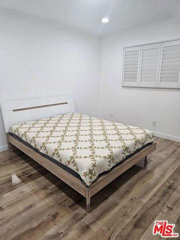 18326 Collins Street F, Tarzana (los Angeles), CA 91356