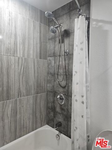 18326 Collins Street F, Tarzana (los Angeles), CA 91356