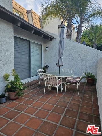 18326 Collins Street F, Tarzana (los Angeles), CA 91356