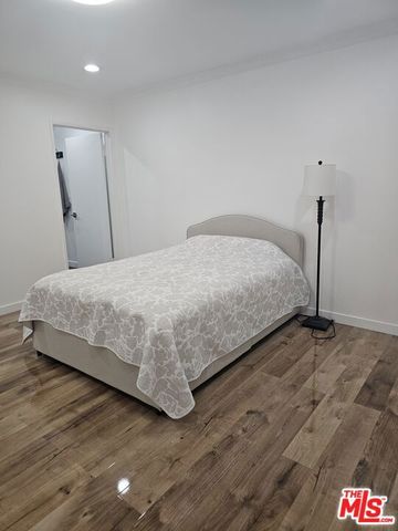 18326 Collins Street F, Tarzana (los Angeles), CA 91356