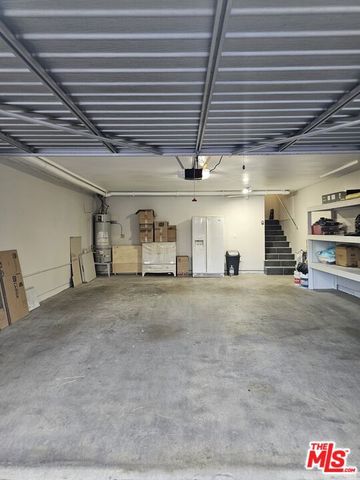 18326 Collins Street F, Tarzana (los Angeles), CA 91356