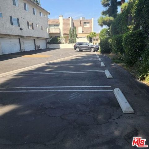 18326 Collins Street F, Tarzana (los Angeles), CA 91356