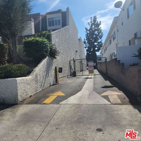 18326 Collins Street F, Tarzana (los Angeles), CA 91356