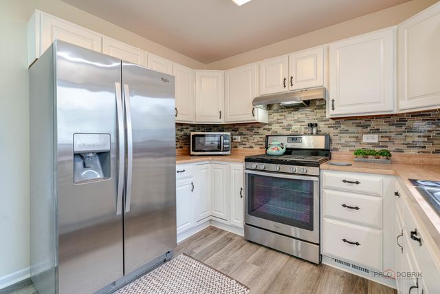 809 Carol Avenue S, Mchenry, IL 60050