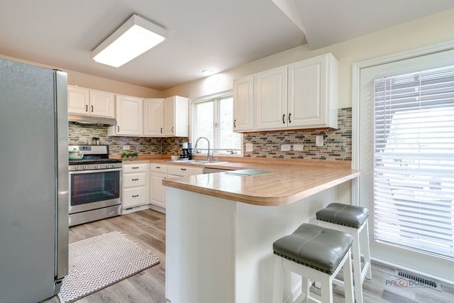 809 Carol Avenue S, Mchenry, IL 60050
