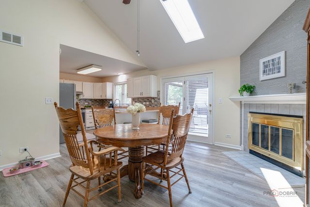 809 Carol Avenue S, Mchenry, IL 60050