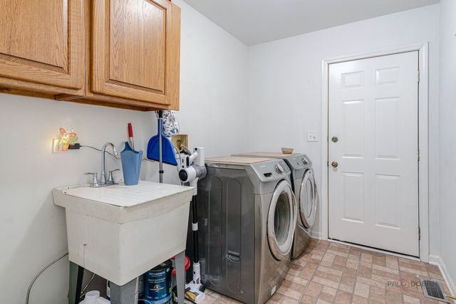 809 Carol Avenue S, Mchenry, IL 60050