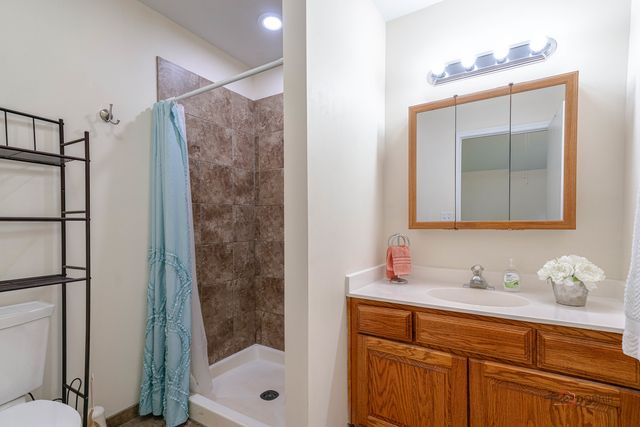 809 Carol Avenue S, Mchenry, IL 60050