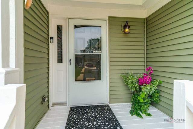 809 Carol Avenue S, Mchenry, IL 60050