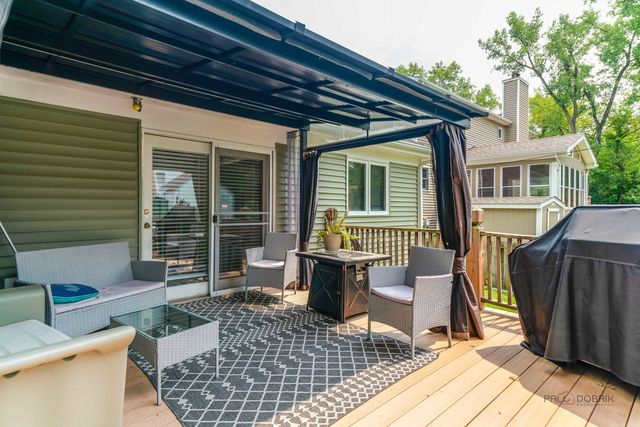 809 Carol Avenue S, Mchenry, IL 60050