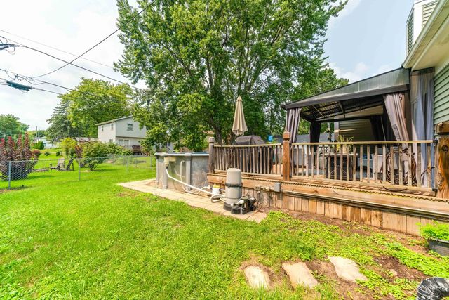 809 Carol Avenue S, Mchenry, IL 60050