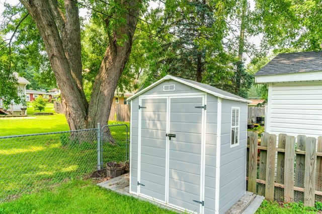 809 Carol Avenue S, Mchenry, IL 60050