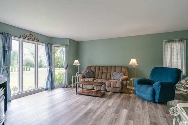 809 Carol Avenue S, Mchenry, IL 60050