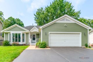 809 Carol Avenue S, Mchenry, IL 60050
