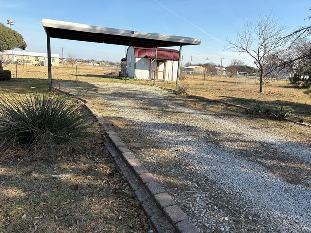 8461 Longhorn Drive, Justin, TX 76247