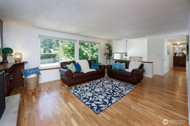 12822 NE 68th Street, Kirkland, WA 98033