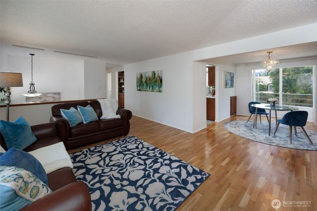 12822 NE 68th Street, Kirkland, WA 98033