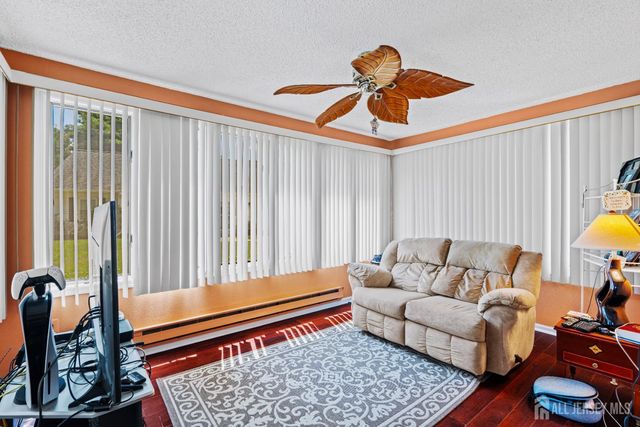 628 Windsor Way A, Monroe, NJ 08831
