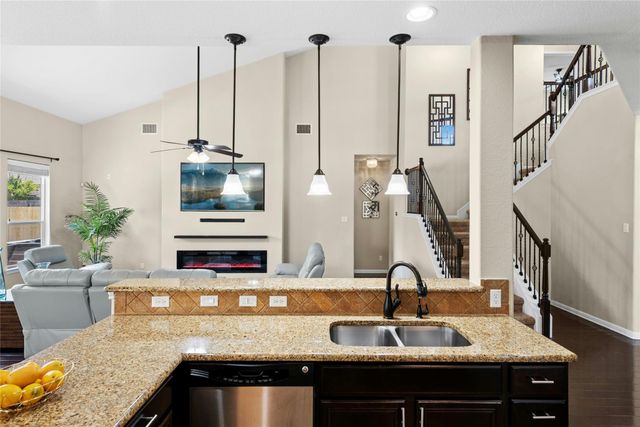 206 Paul Azinger DR, Round Rock, TX 78664