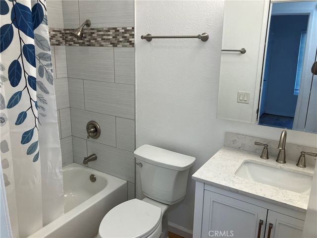 2366 Adirondack Row 6, San Diego, CA 92139