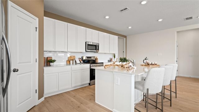 922 TUNDRA LOOP, Groveland, FL 34736