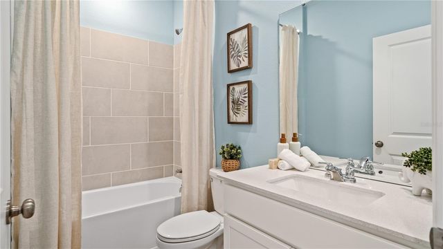 922 TUNDRA LOOP, Groveland, FL 34736