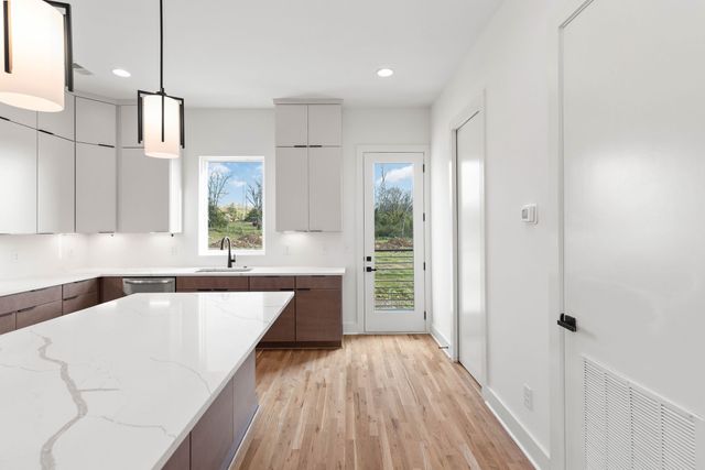 1016 W Trinity Ln Apt 2, Nashville, TN 37218
