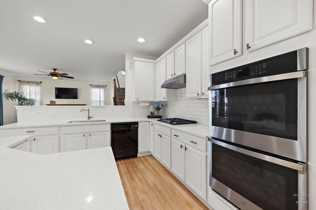 11561 Beacon Avenue, Huntley, IL 60142