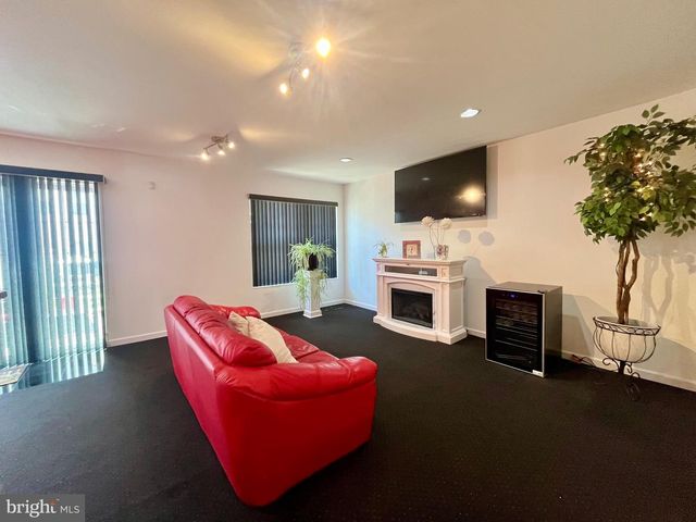 1007 MOORE RD, West Deptford, NJ 08086