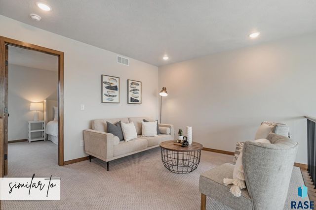8014 E Tencate Pl, Sioux Falls, SD 57110