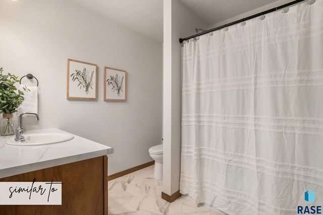 8014 E Tencate Pl, Sioux Falls, SD 57110